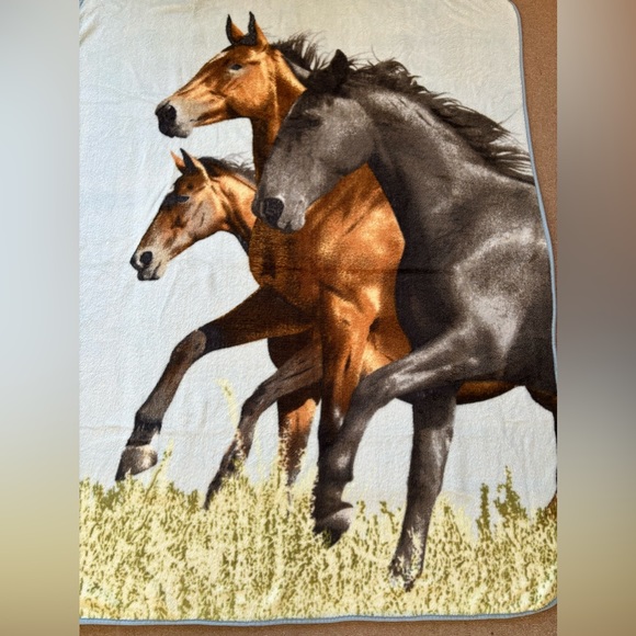 Shavel High Pile HORSE Plush Blanket/Thick Warm 60x80 - Picture 2 of 4